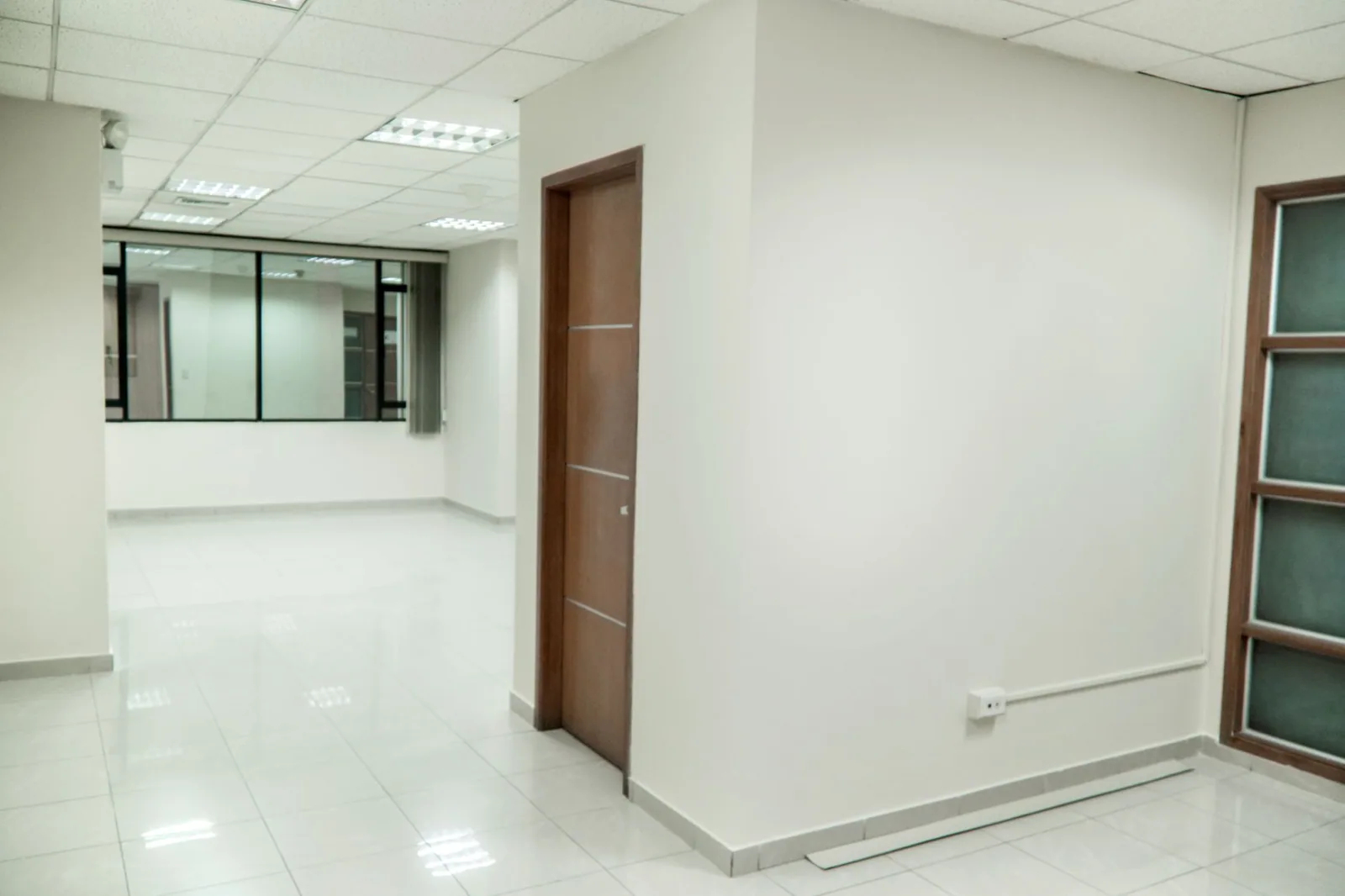 Oficina en alquiler en el Edificio Professional, Norte de Guayaquil – Foto 4