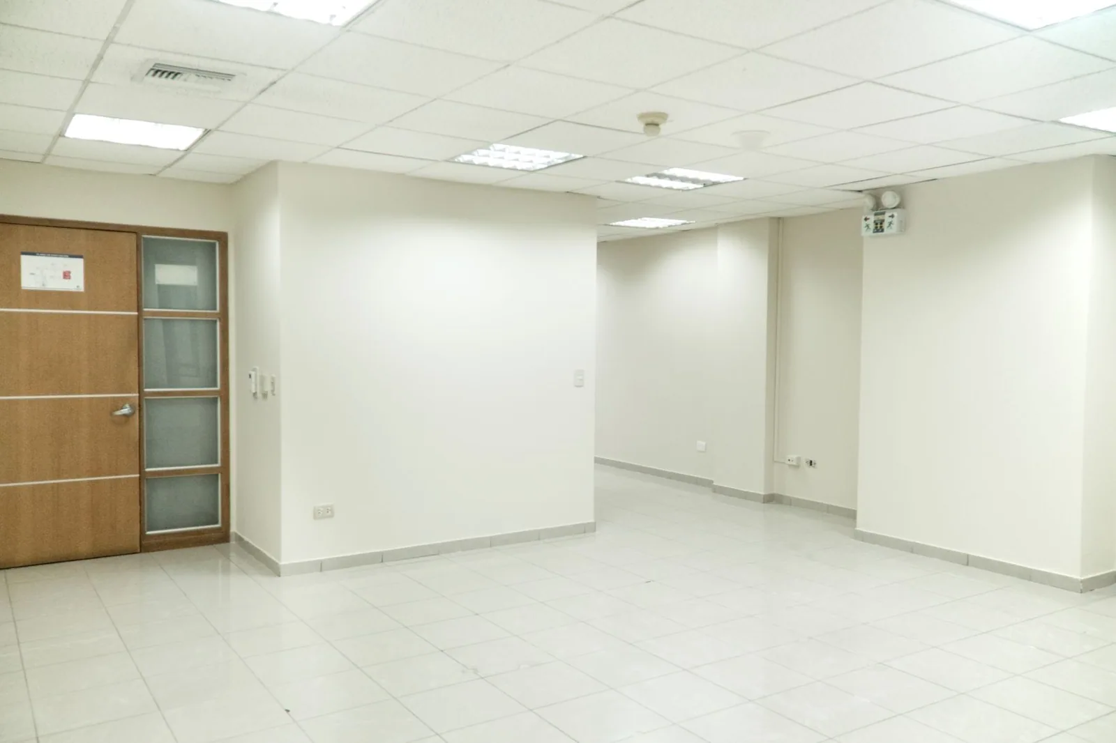 Oficina en alquiler en el Edificio Professional, Norte de Guayaquil – Foto 5