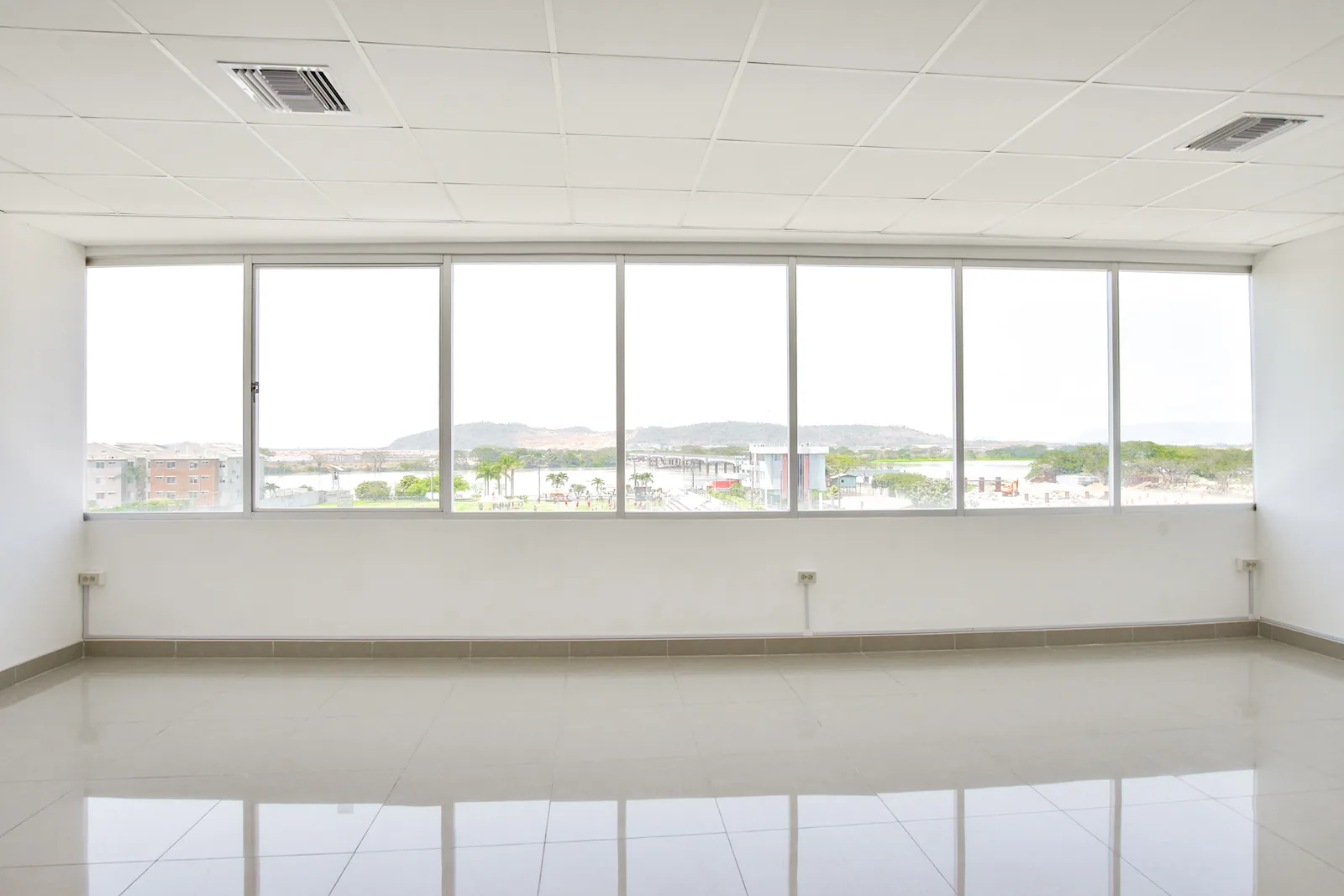 Oficina en alquiler Edificio River Plaza, Norte de Guayaquil  – Foto 2