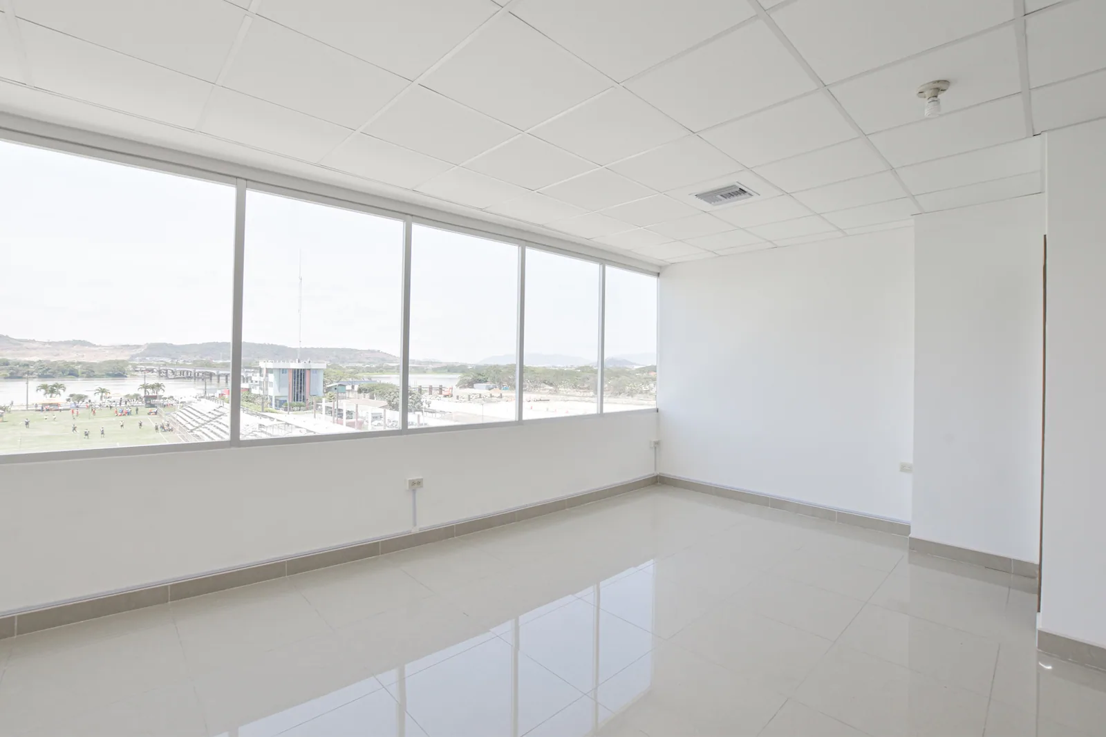 Oficina en alquiler Edificio River Plaza, Norte de Guayaquil  – Foto 3