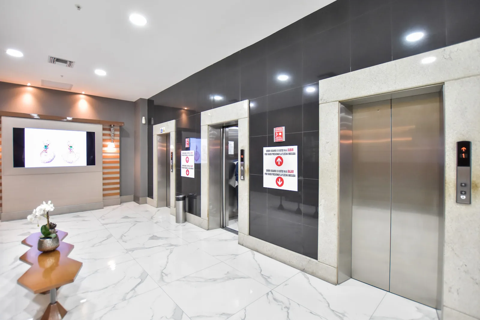 Oficina en alquiler en el Edificio Trade Building, Norte de Guayaquil  – Foto 2