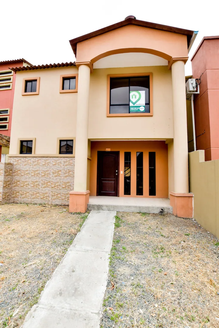 Casa en venta en la Urbanización Villa Club, Vía a Daule – Foto 1