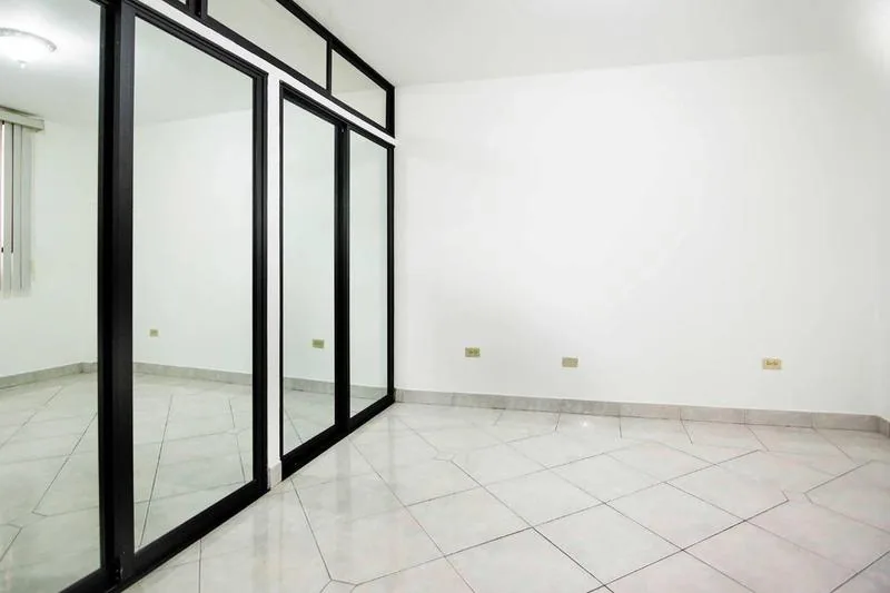 Departamento en venta, Calle Brasil y Eloy Alfaro -  centro de Guayaquil - Ecuador