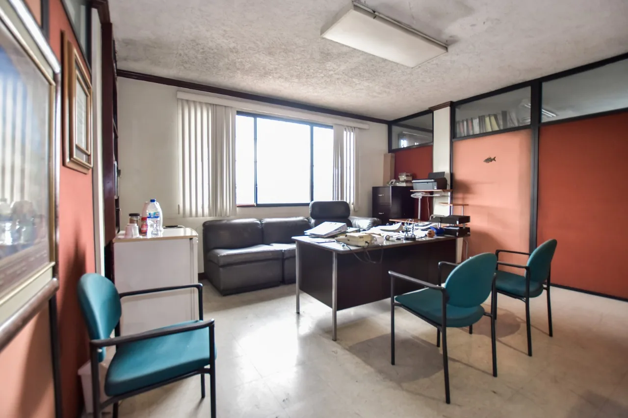 Oficina en venta, edificio El Bucanero 1er piso. Av. de las Américas - Guayaquil – Foto 3