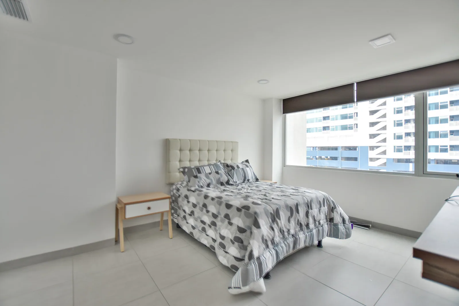 Alquiler de suite de lujo, amoblada en edificio Quo Guayaquil, Ecuador – Foto 2