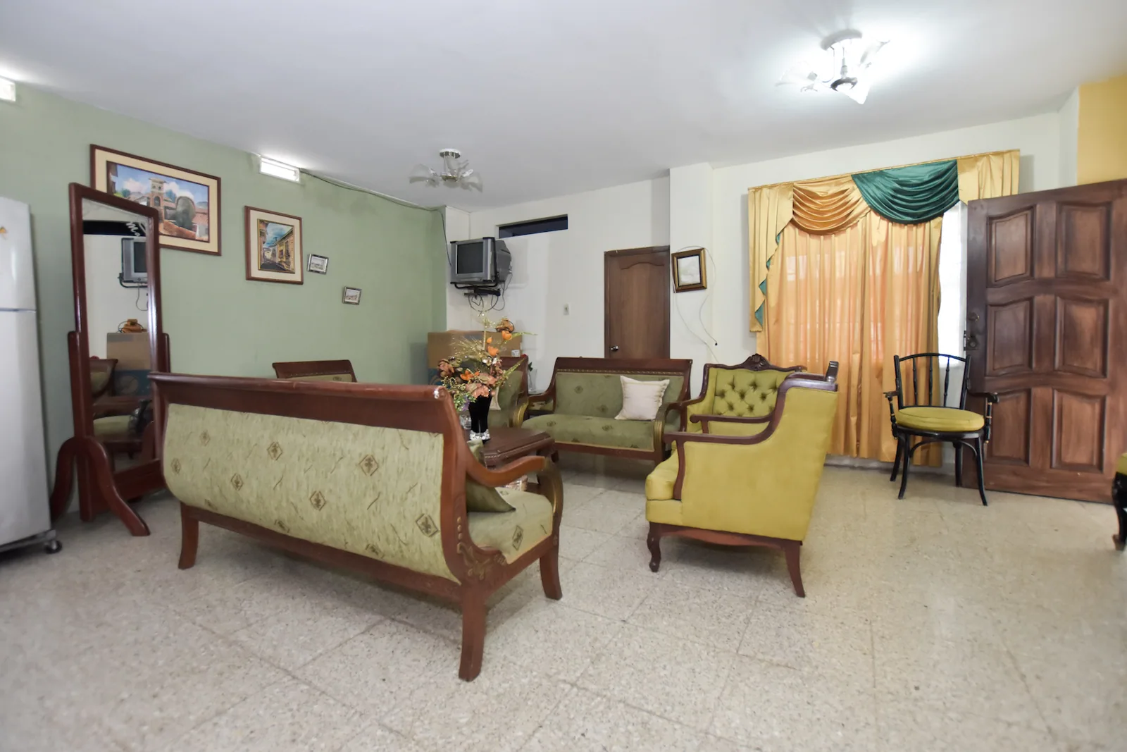 Casa en venta con local comercial. Ciudadela Guayacanes, Guayaquil, Ecuador – Foto 5