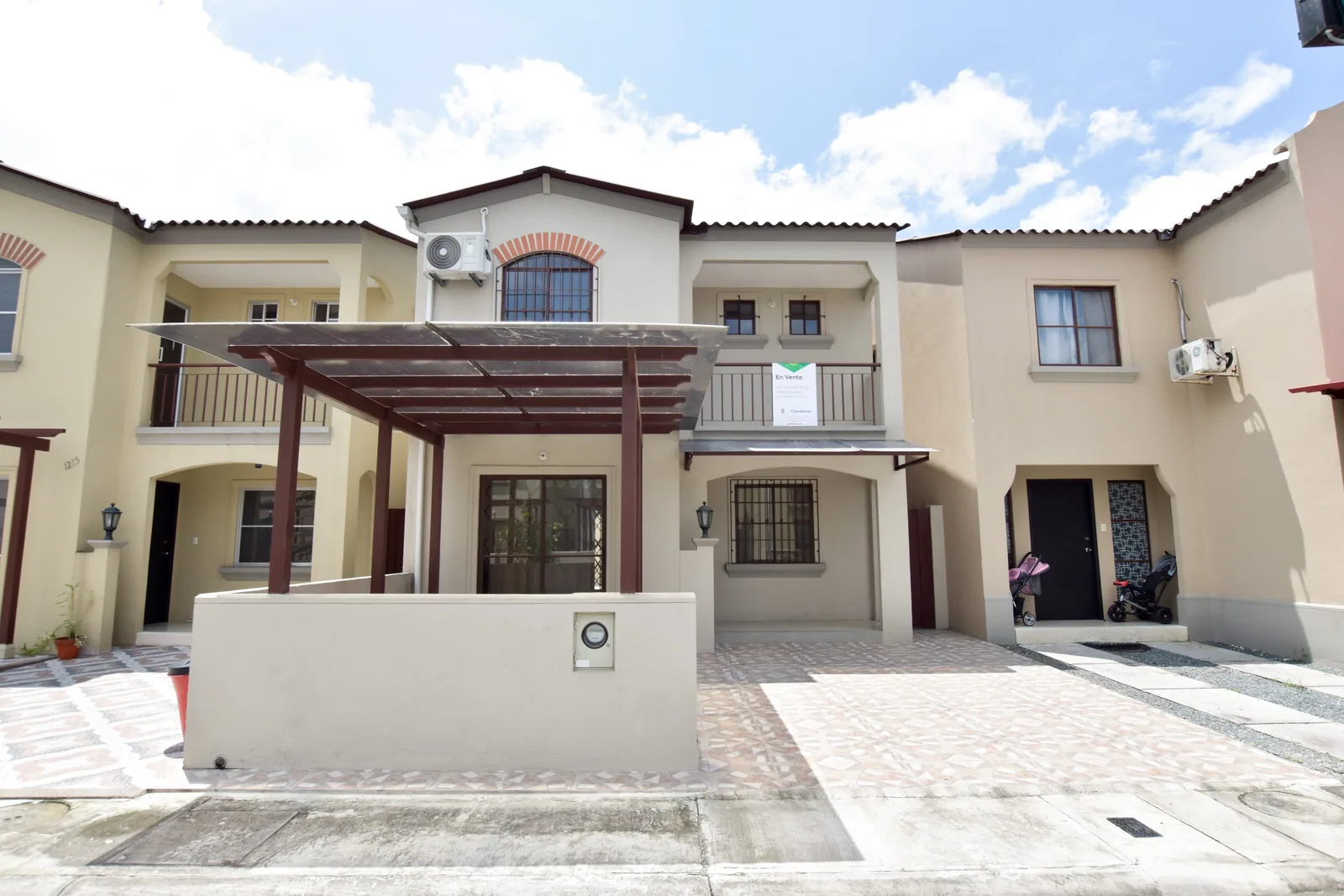 Casa en venta Urbanización La Rioja, Vía Daule.