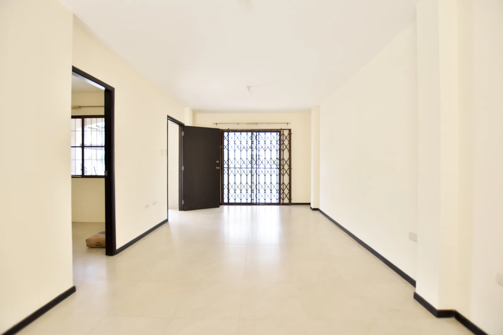 Casa en venta Urbanización La Rioja, Vía Daule. – Foto 2