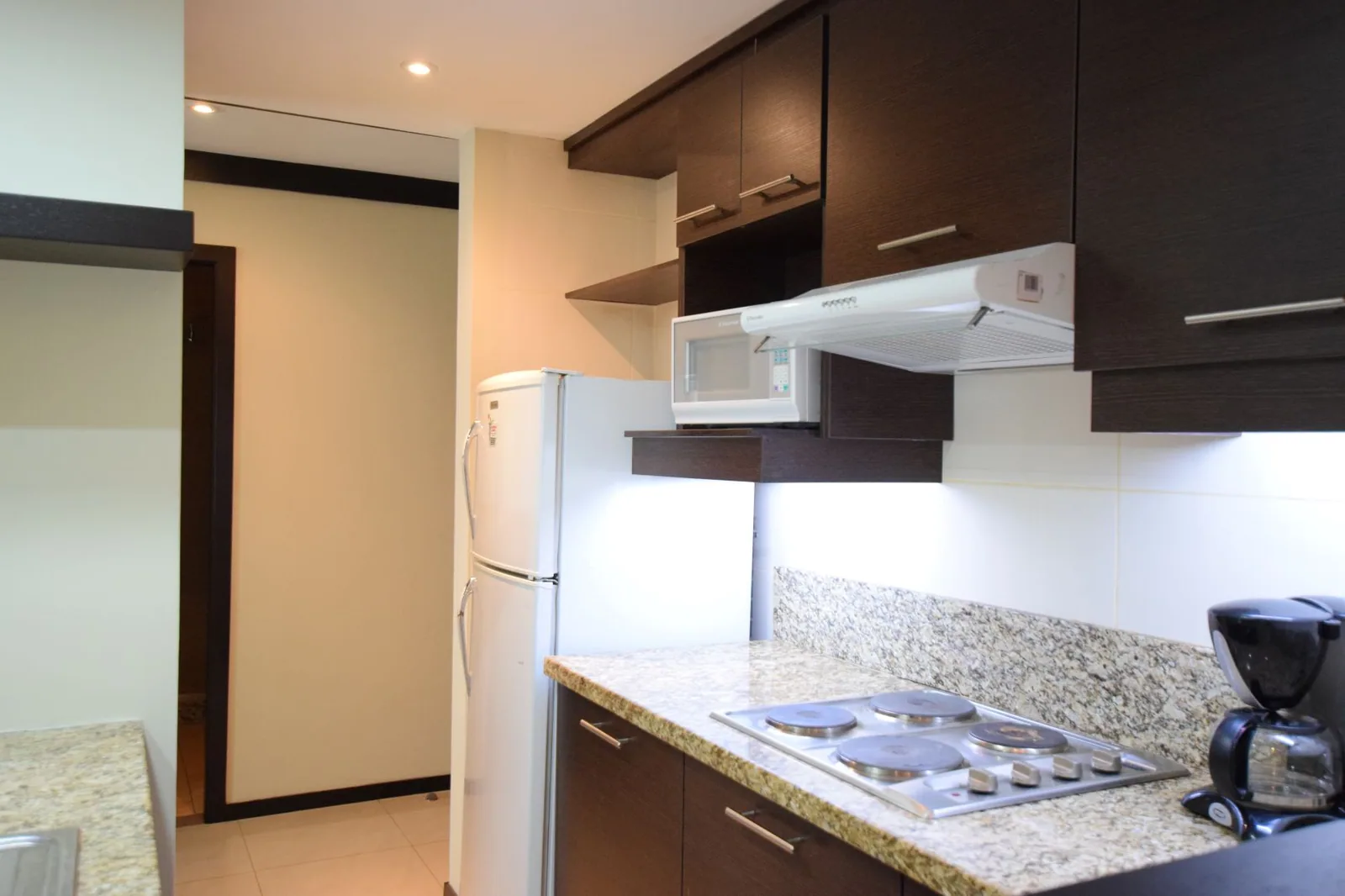 Departamento amoblado en alquiler en el Edificio Elite Building, Norte de Guayaquil – Foto 4