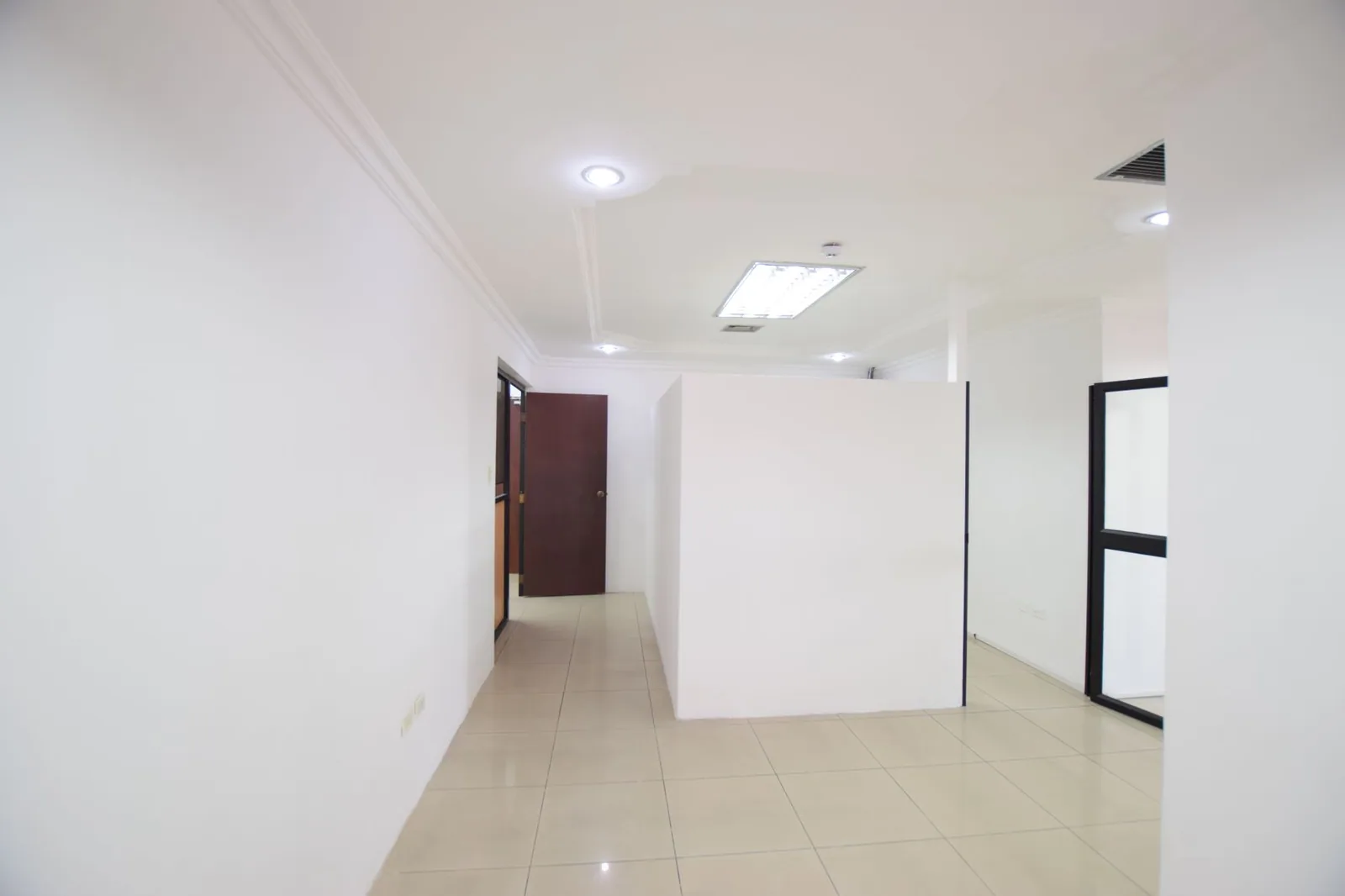Oficina en alquiler en el Centro Comercial Las Vitrinas, Norte de Guayaquil – Foto 3