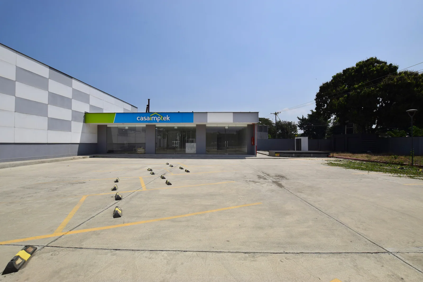 Local Comercial en alquiler ubicado en Vía a la Costa, Guayaquil