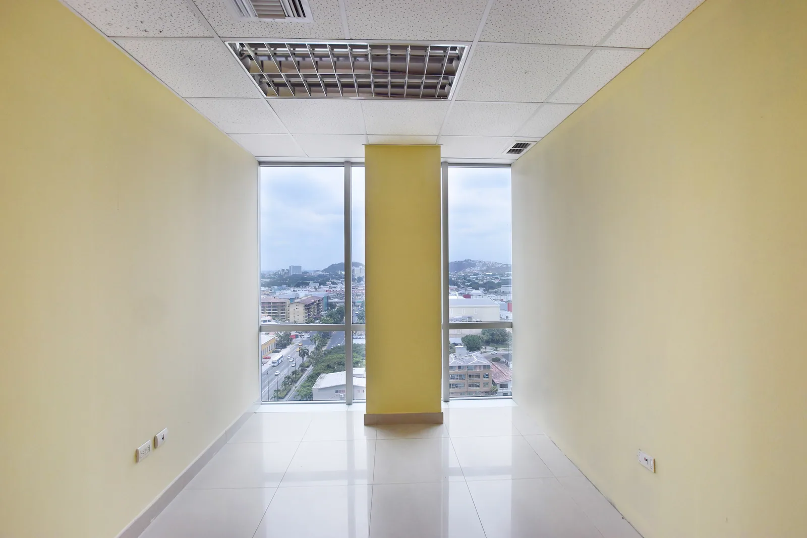Oficina en alquiler en el Edificio Blue Towers, Norte de Guayaquil – Foto 3
