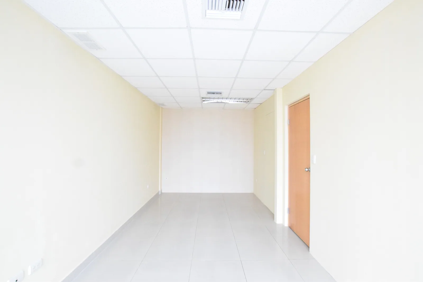 Oficina en alquiler en el Edificio Blue Towers, Norte de Guayaquil – Foto 4