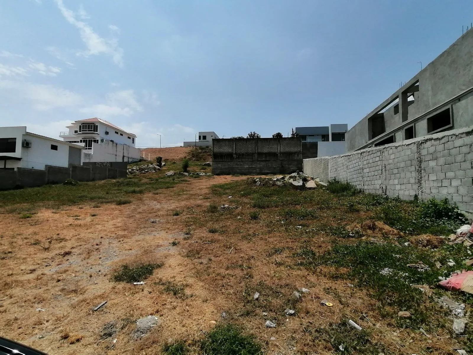 Terreno en venta ubicado en la urbanización El Condado vía a Samborondón - La Aurora