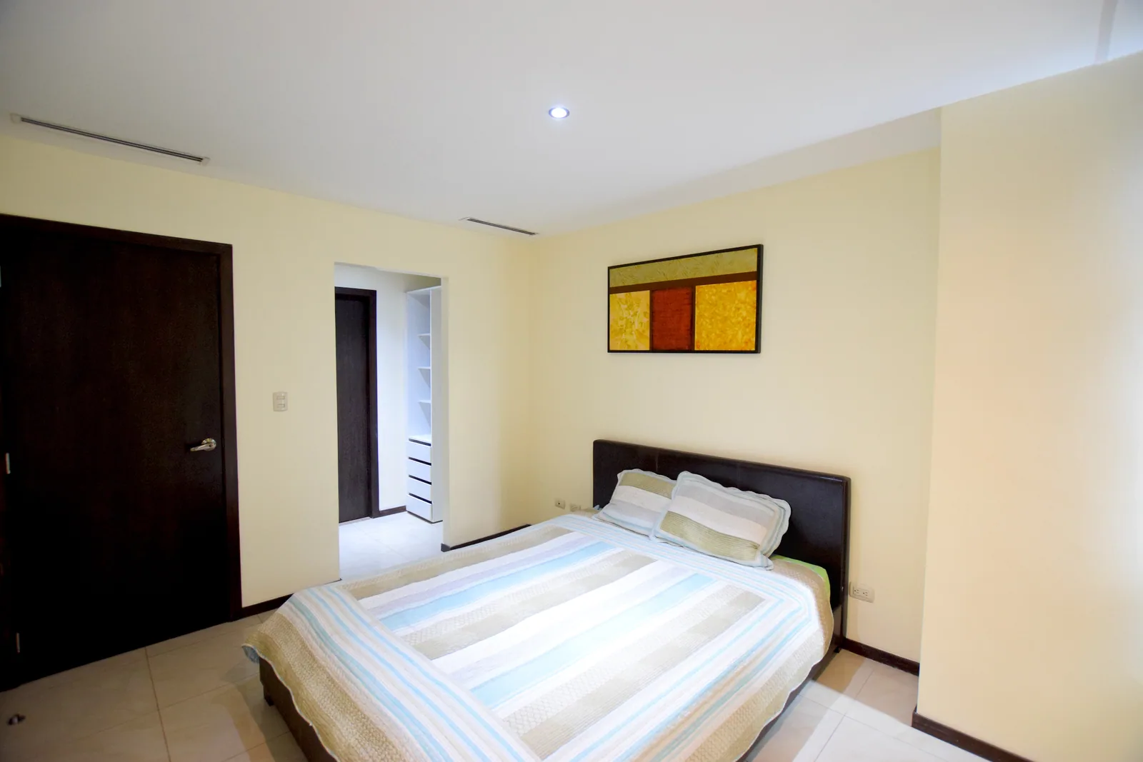 Suite en venta en el Edificio Elite Building, Norte de Guayaquil – Foto 4