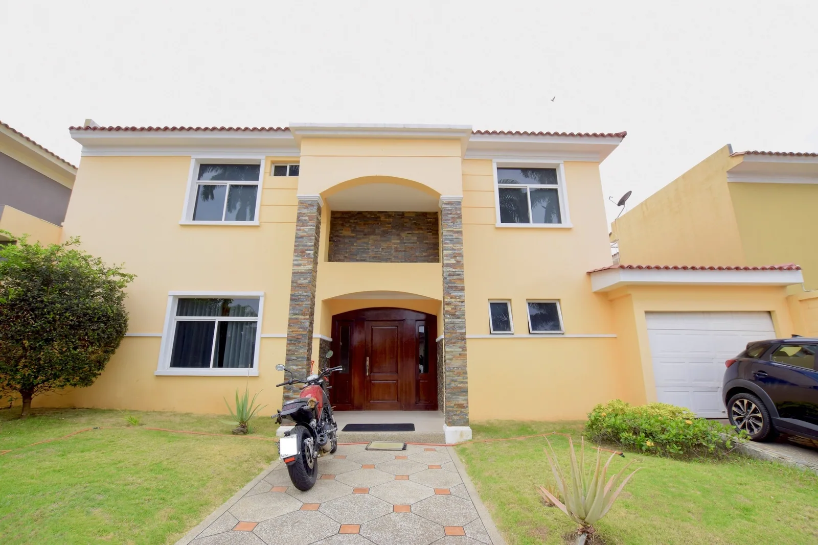 Casa en venta ubicada en Ciudad Colón, Norte de Guayaquil – Foto 1