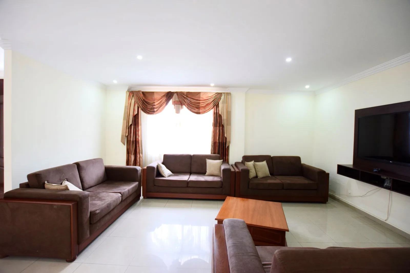 Casa en venta ubicada en Ciudad Colón, Norte de Guayaquil – Foto 2
