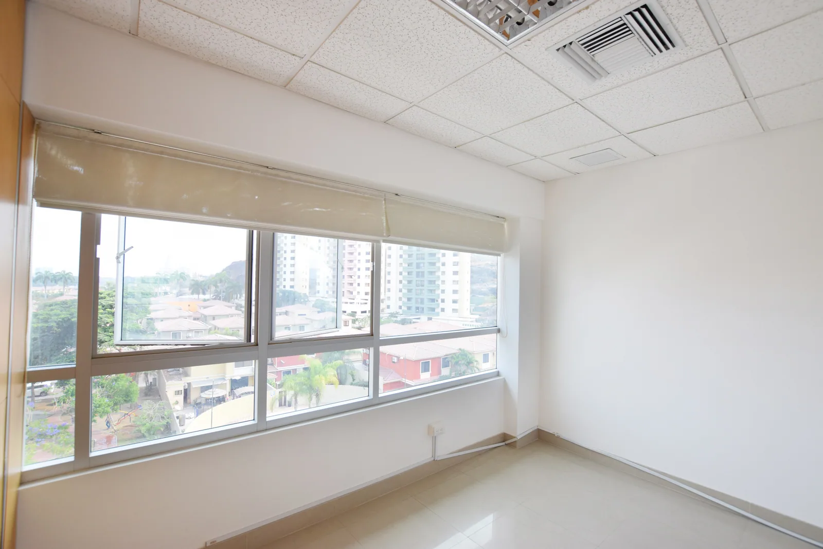 Oficina en alquile en el Parque Empresarial Colón, Norte de Guayaquil – Foto 3