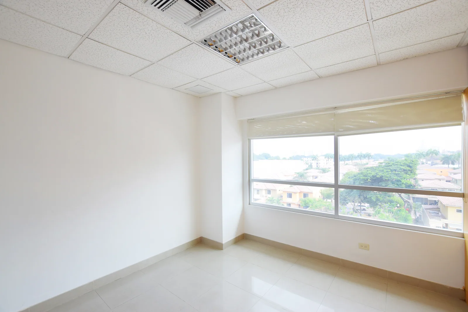 Oficina en alquile en el Parque Empresarial Colón, Norte de Guayaquil – Foto 5