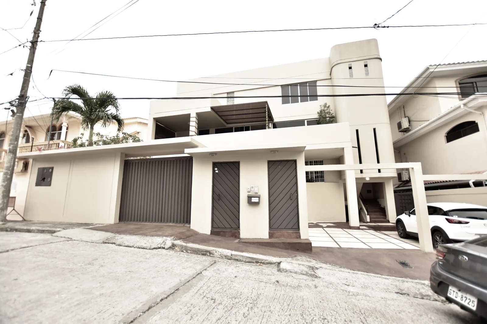 Amplio departamento en venta ubicado en Santa Cecilia, Los ceibos – Foto 2