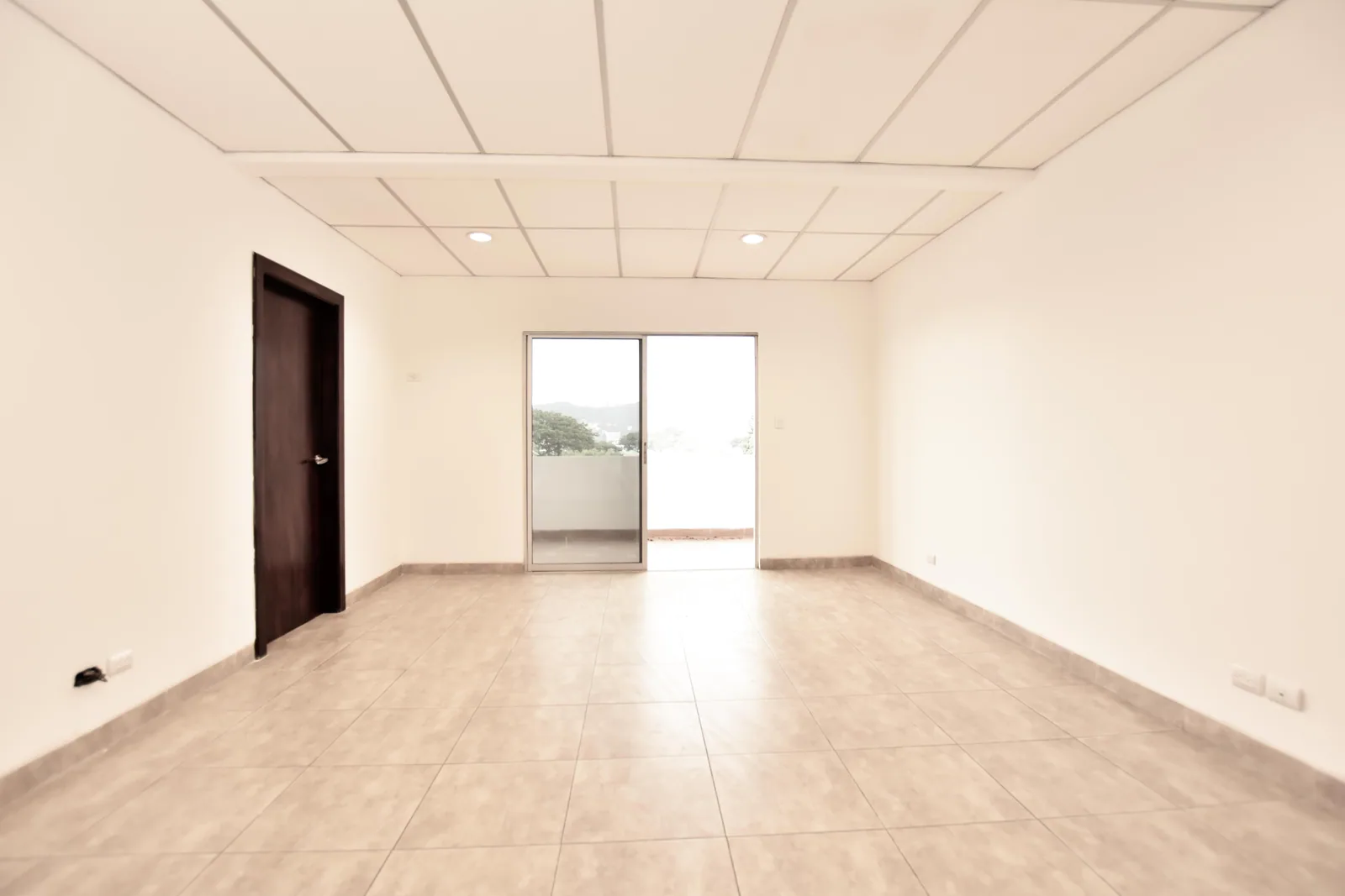 Amplio departamento en venta ubicado en Santa Cecilia, Los ceibos – Foto 3
