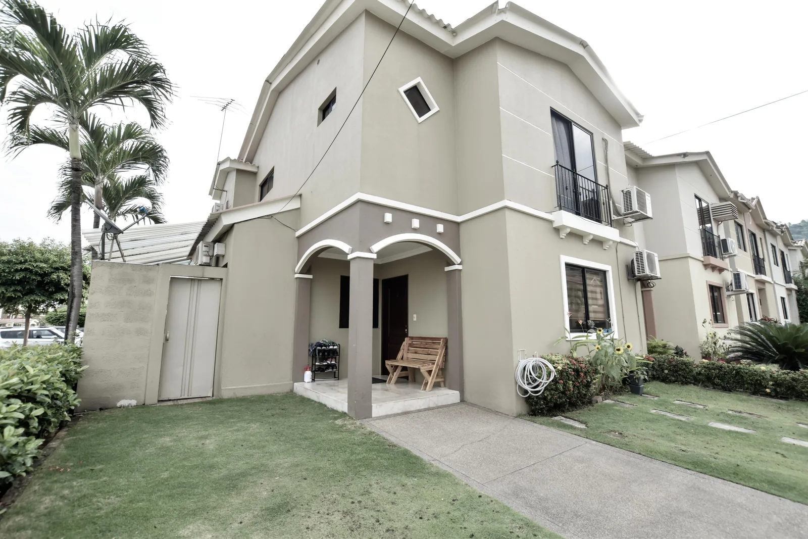 Casa en venta en la Urbanización Plaza Madeira, Samborondón
