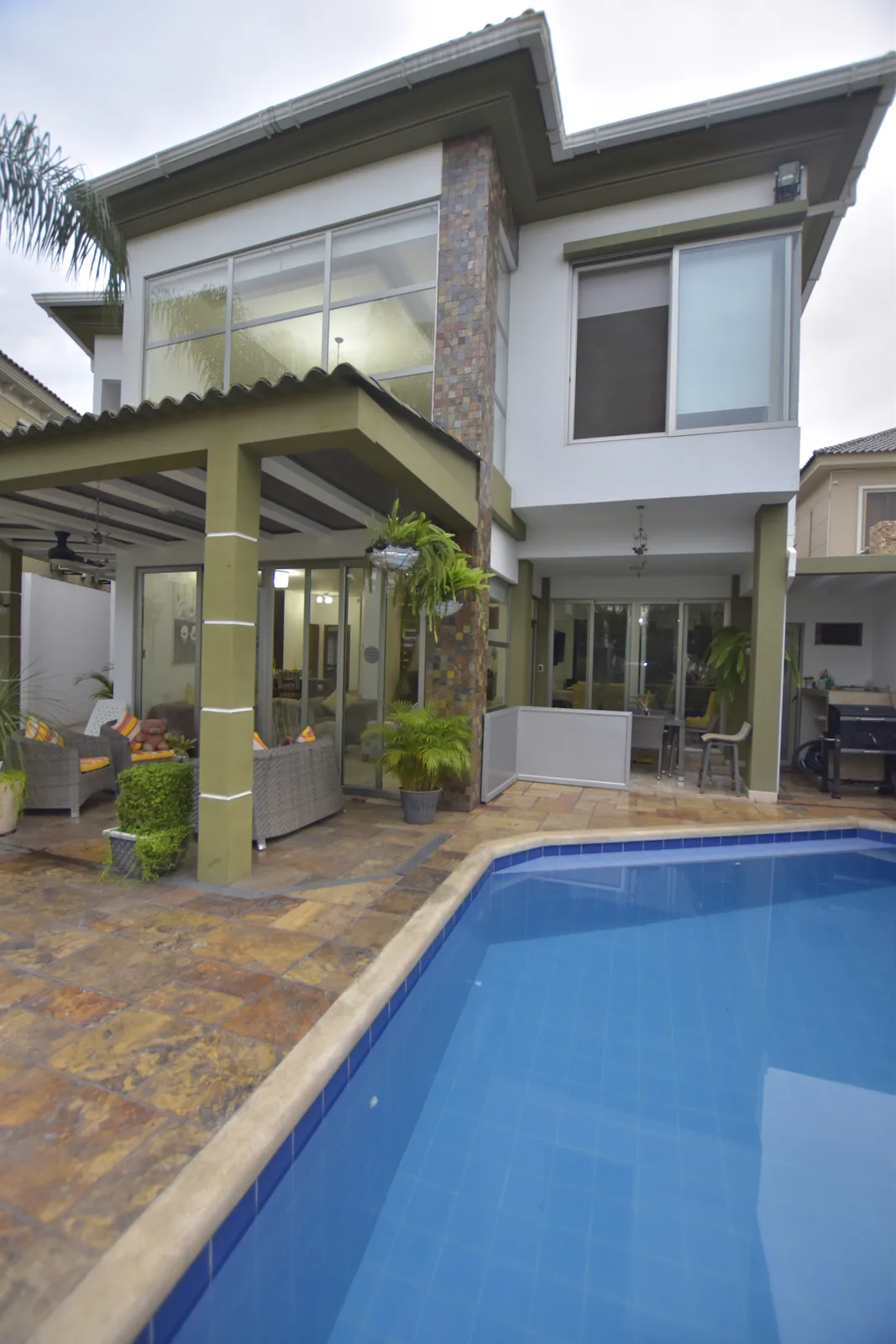 Casa en venta en urbanización Laguna del Sol, Samborondón – Foto 2