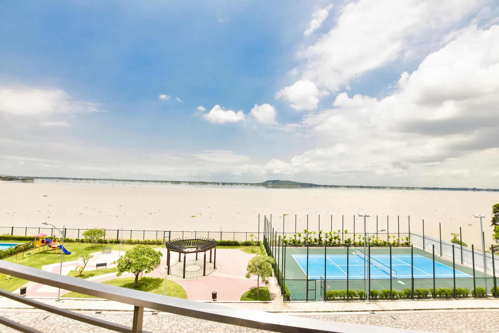 Departamento por estrenar en venta con vista al río , urbanización Belice