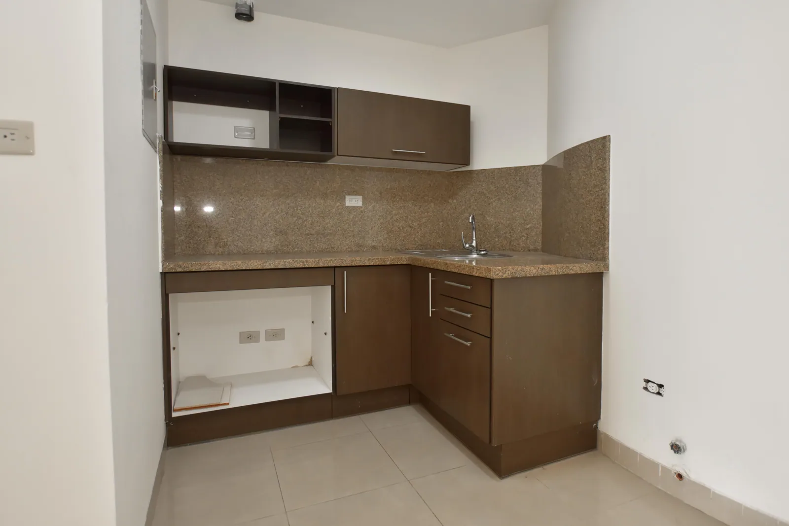 Suite en alquiler ubicada en Ciudad Colón, Norte de Guayaquil – Foto 5