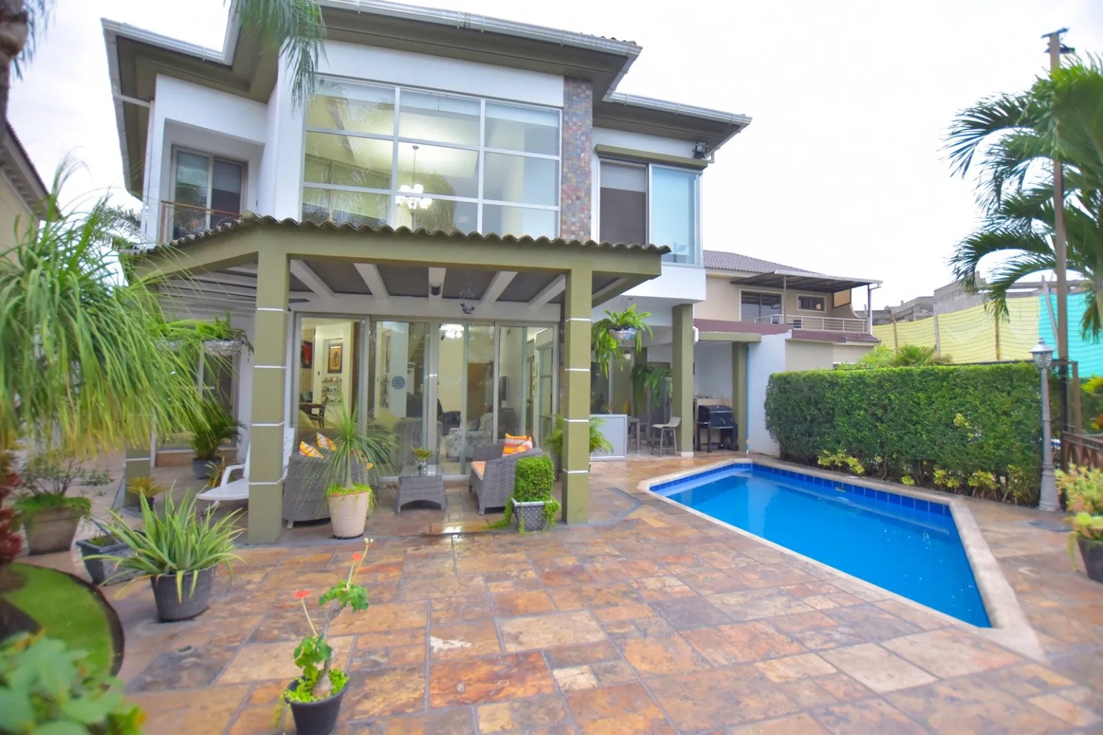 Casa en alquiler en urbanización Laguna del Sol, Samborondón – Foto 1