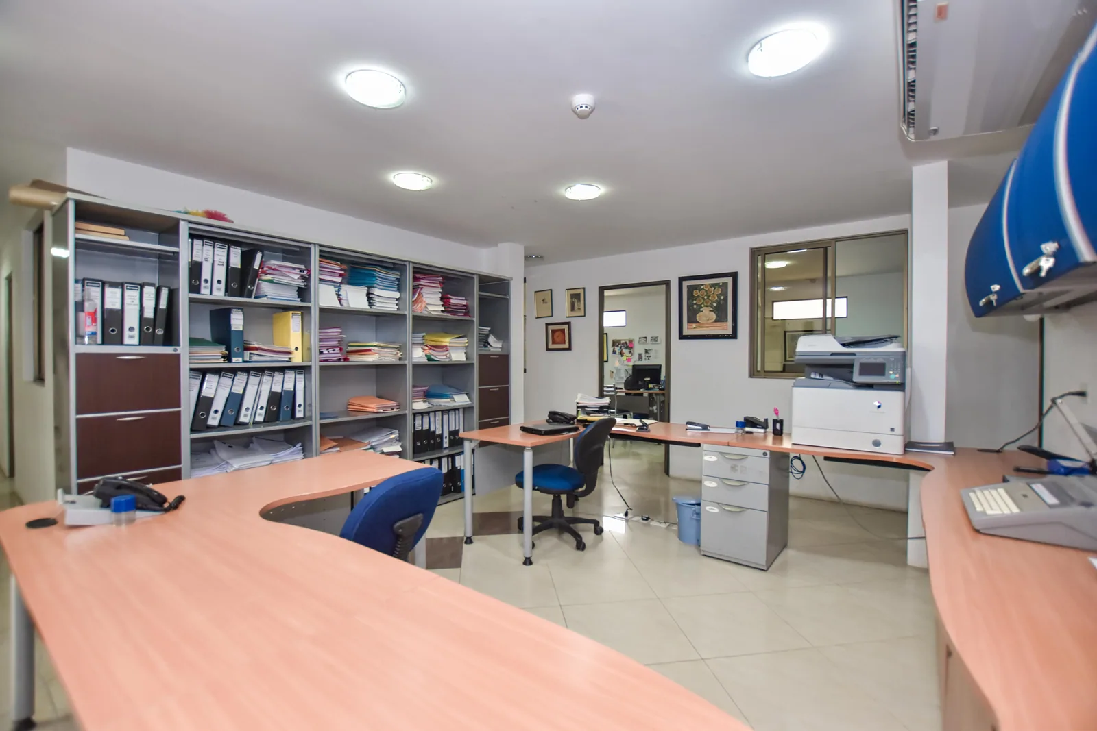 Oficina comercial en alquiler con galpón, bodega y área libre – Foto 2