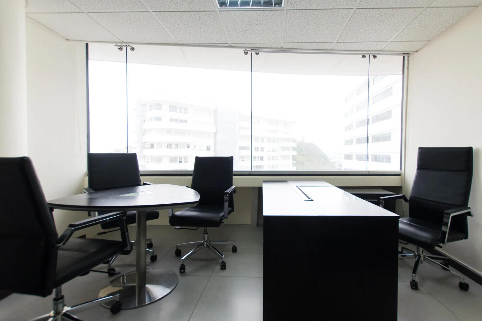 Oficina en Alquiler Edificio The Point – Foto 5