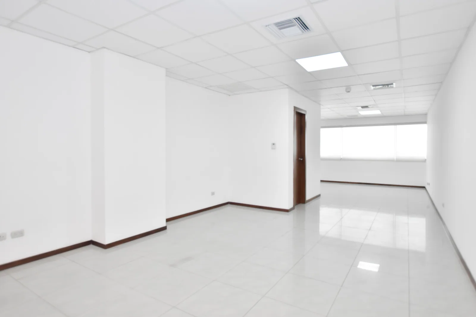 Oficina de oportunidad en alquiler ubicada en el Edificio Trade Building – Foto 2