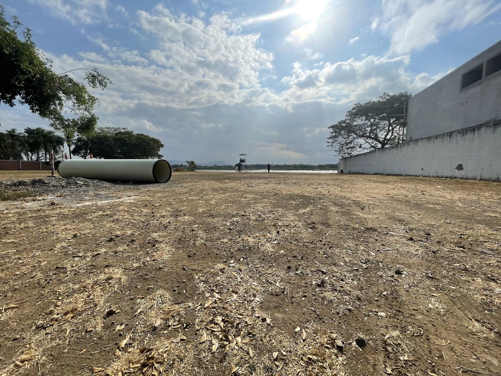 Terreno en venta ubicado en la urbanización Guayaquil Tenis, frente al río – Foto 2