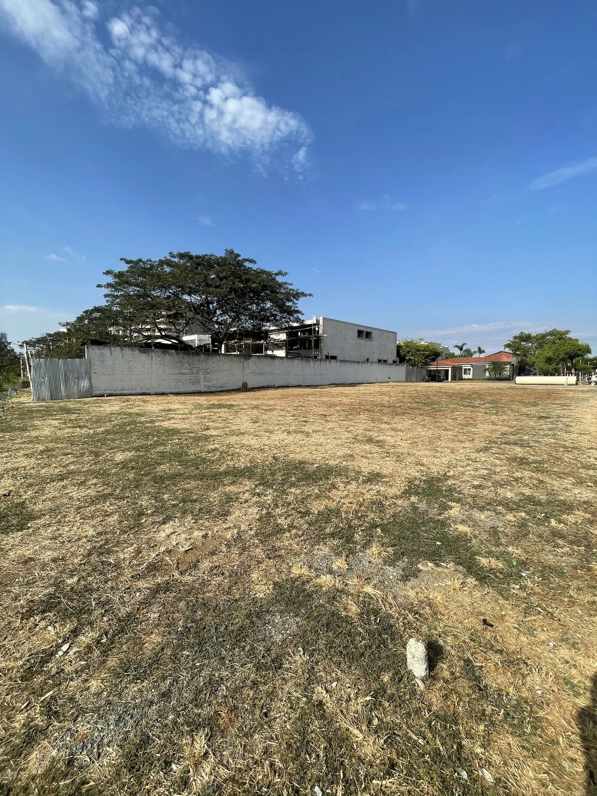 Terreno en venta ubicado en la urbanización Guayaquil Tenis, frente al río – Foto 4