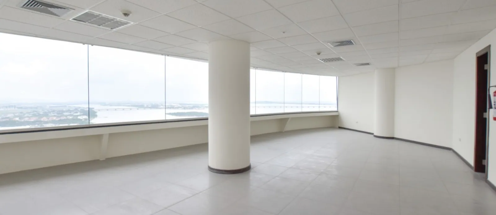 Oficina en Alquiler Edificio The Point - Puerto Santa Ana – Foto 2