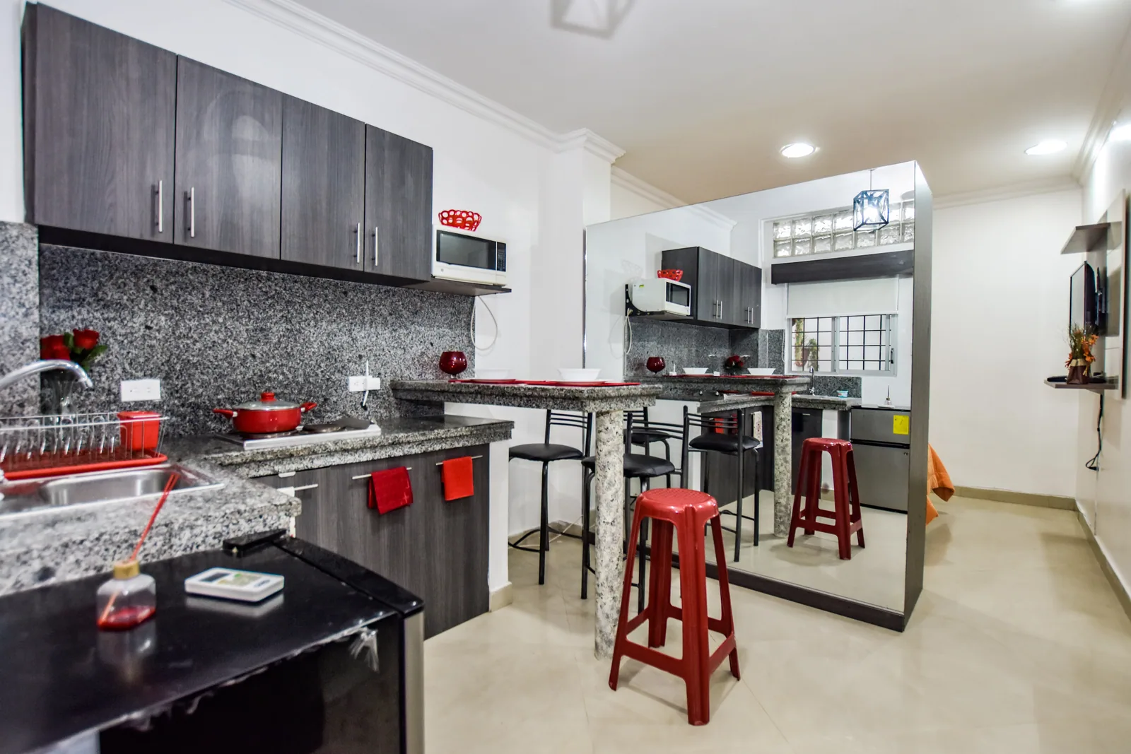 Suite ejecutiva en alquiler ubicada en Miraflores – Foto 2