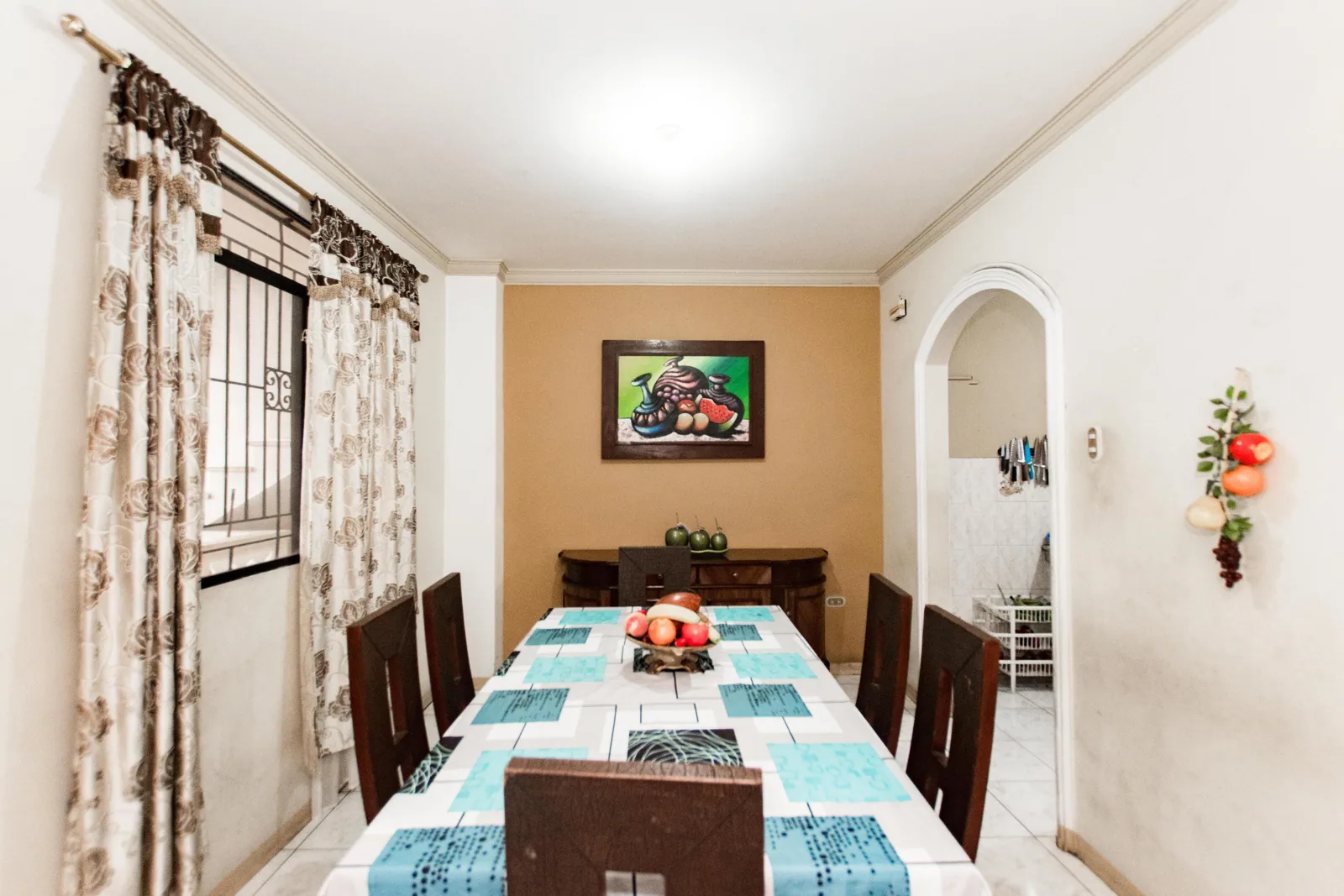 Casa en venta de 3 pisos y 3 departamentos ubicada en Guayacanes. – Foto 2
