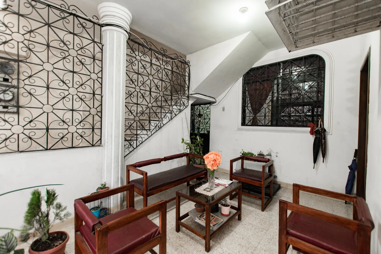 Casa en venta de 3 pisos y 3 departamentos ubicada en Guayacanes. – Foto 3
