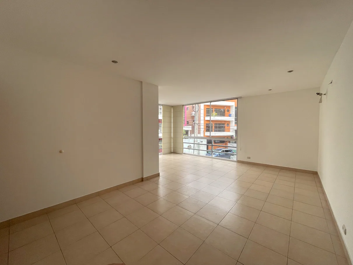 Departamento en alquiler ubicado en Kennedy Norte. – Foto 2
