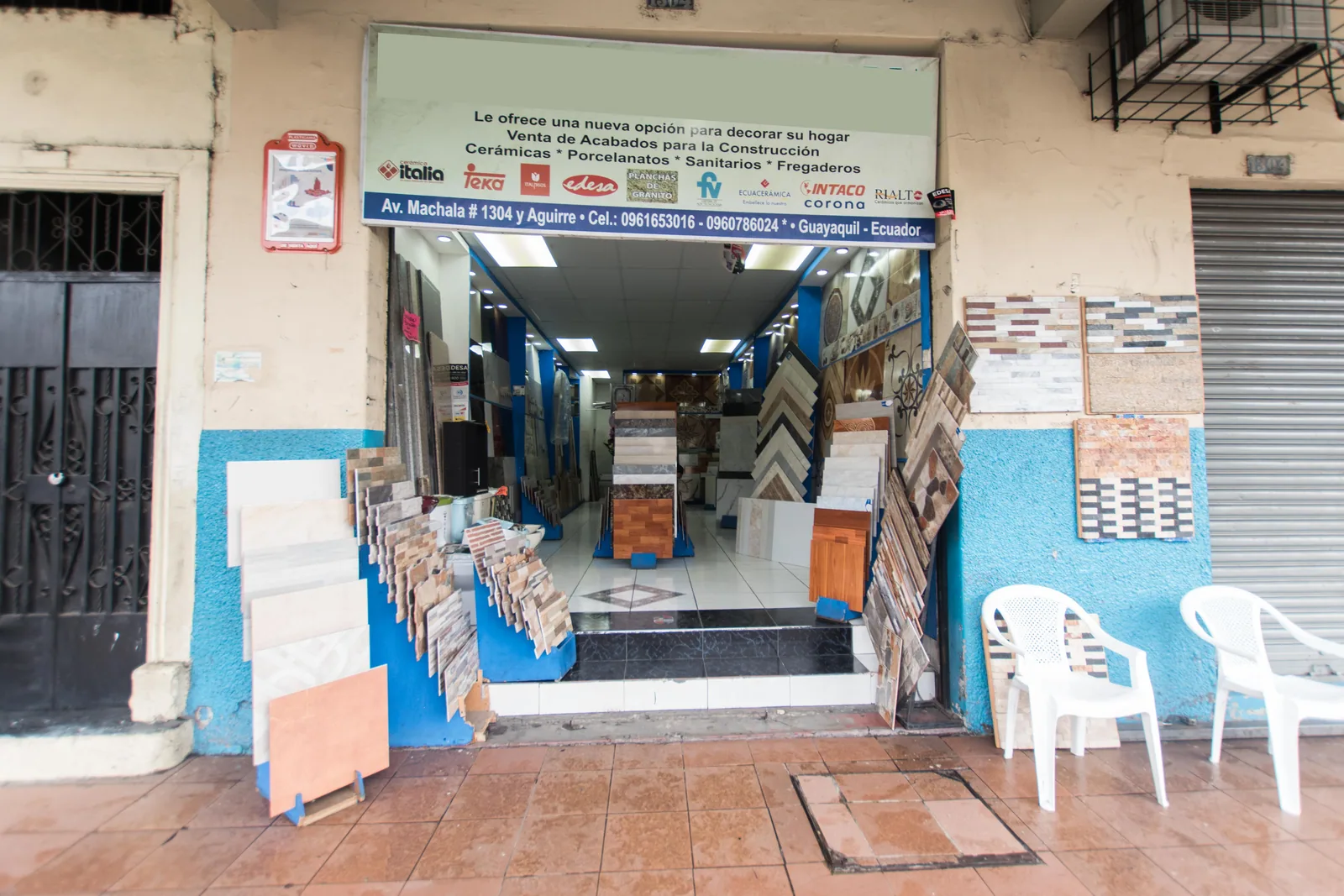 Propiedad comercial con locales y bodegas en Av. Machala y Aguirre, esquinero – Foto 5