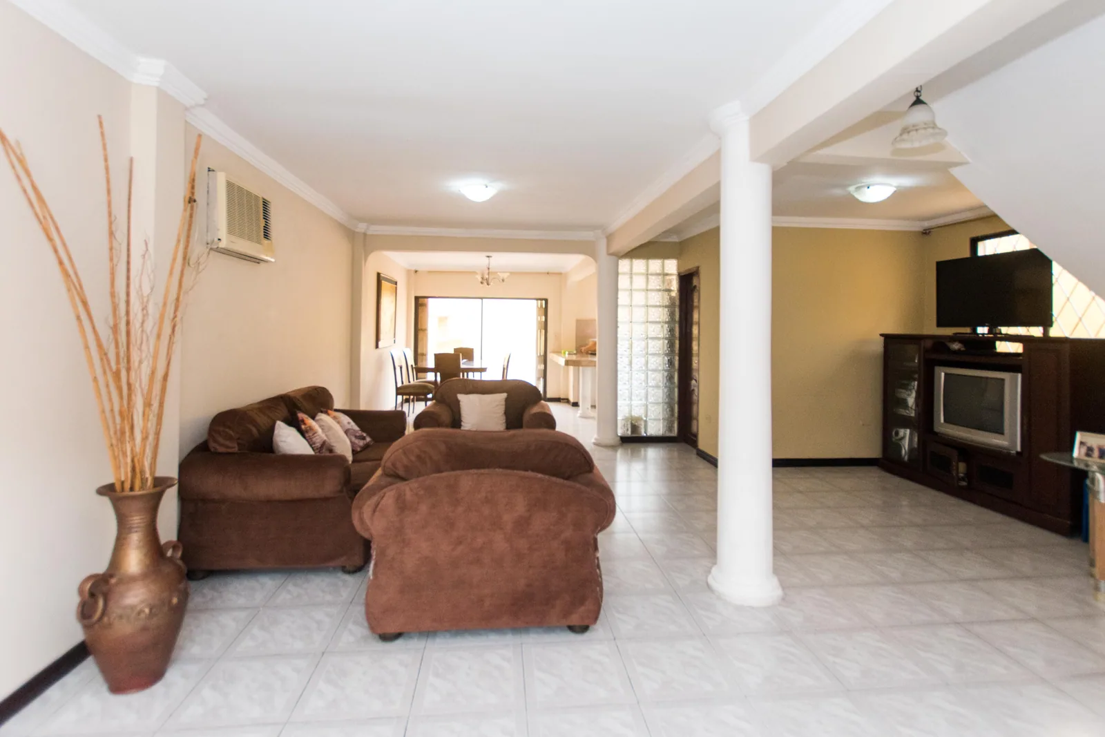Casa en venta ubicada en la Alborada, Norte de Guayaquil – Foto 3