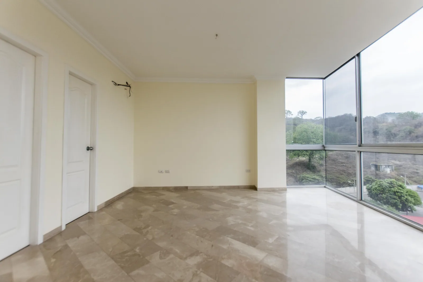 Departamento en venta en edificio Altos del Sol en Urbanización Portal al Sol – Foto 1