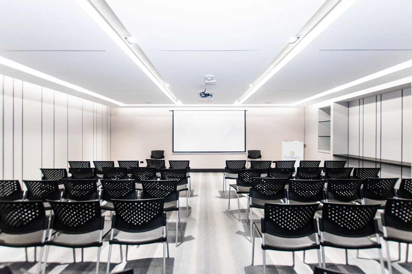 Oficina Comercial en Alquiler Edificio Platinum  – Foto 3