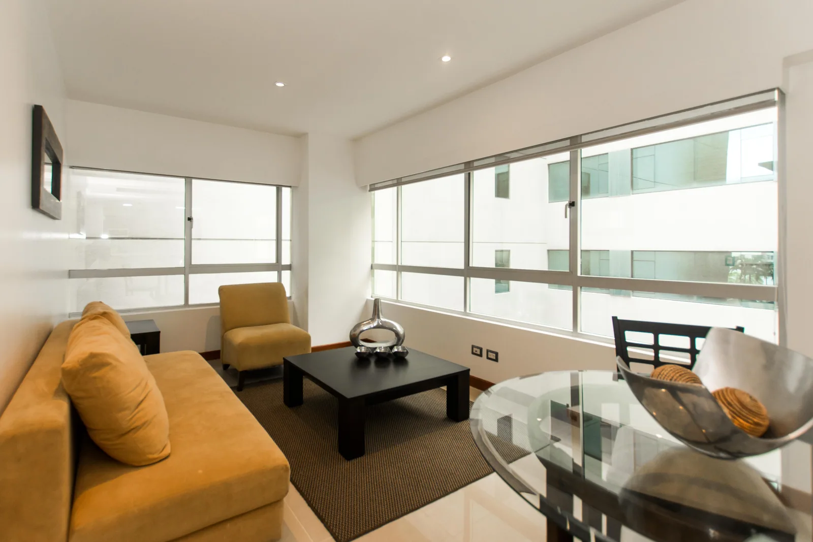 Suite amoblada en alquiler (Incluye Wifi y DirectTV) - Torre del Sol I – Foto 1