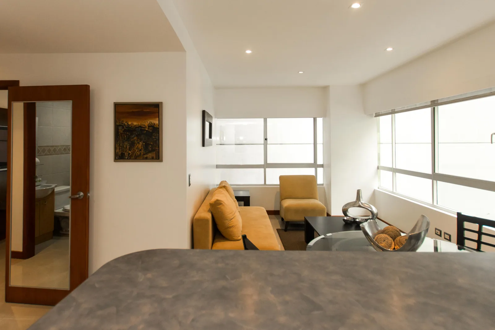 Suite amoblada en alquiler (Incluye Wifi y DirectTV) - Torre del Sol I – Foto 2