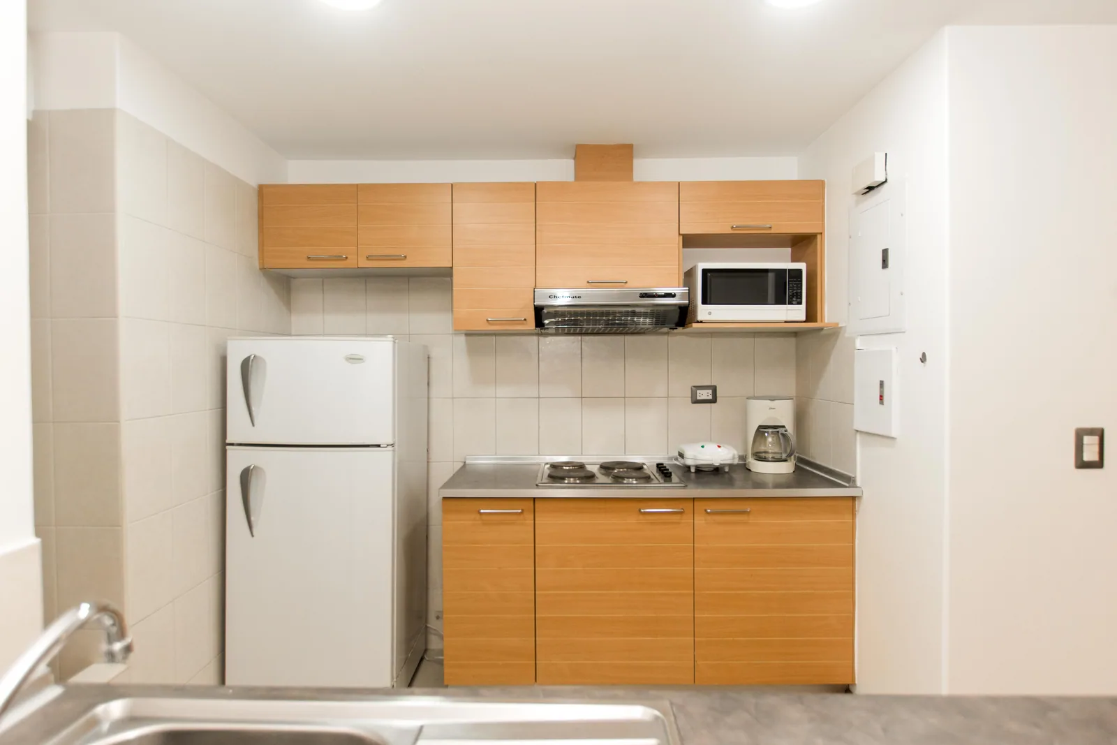 Suite amoblada en alquiler (Incluye Wifi y DirectTV) - Torre del Sol I – Foto 4