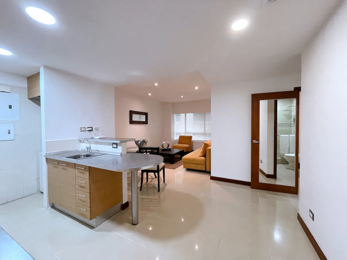 Suite Amoblada en Alquiler - Torres del Sol I – Foto 1