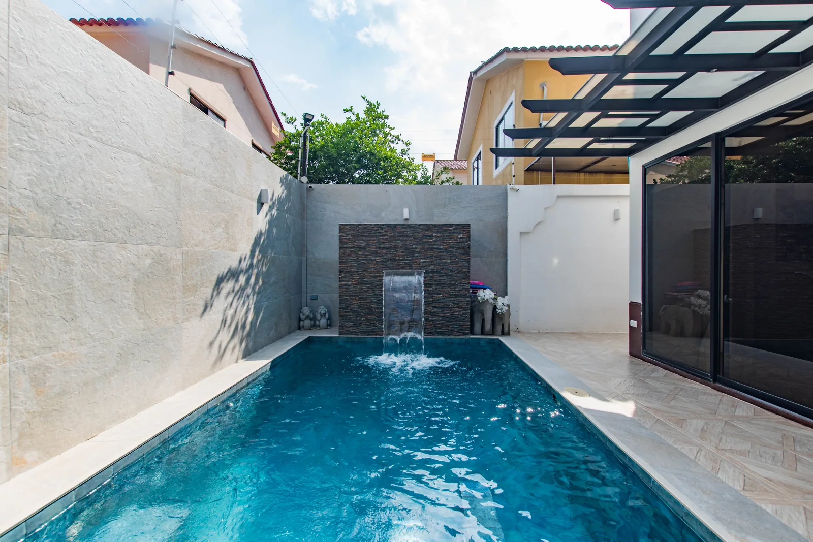 Venta de casa con piscina, Ciudad Celeste – Foto 2