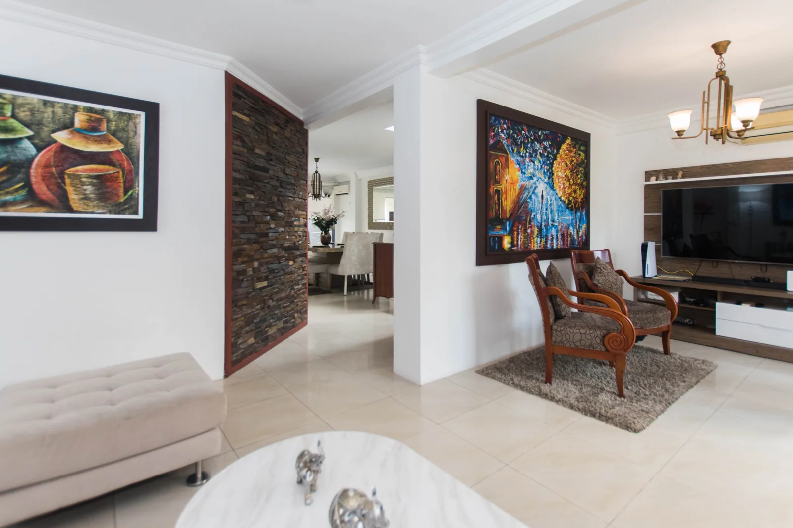 Venta de casa con piscina, Ciudad Celeste – Foto 4